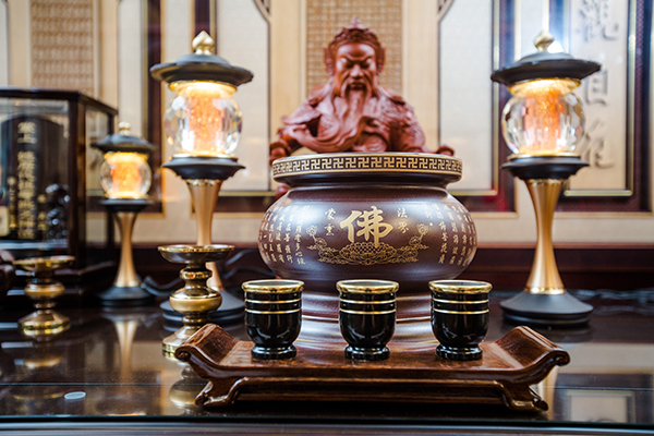 益興銅器一 益興佛具 一起招拜拜 公媽龕 神桌 神明櫥 香品 佛櫥 神像雕刻 神明聯 祖先牌位 銅器 神明爐 神明燈 燭類 佛俱神桌工廠